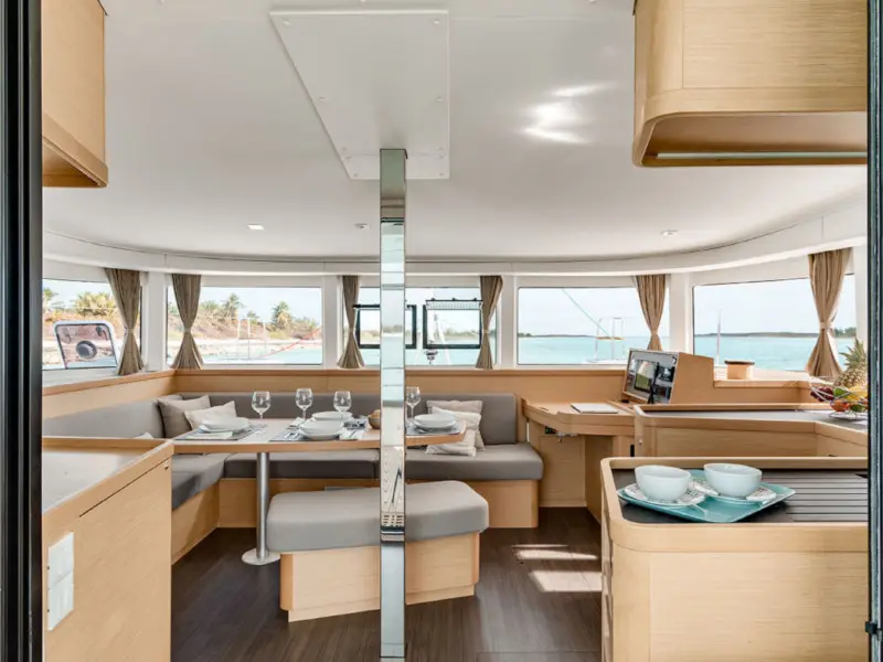 BILLY M, Interior image