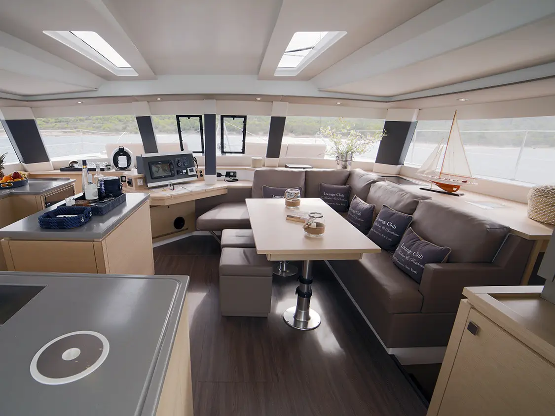 New Horizons 2, Interior image