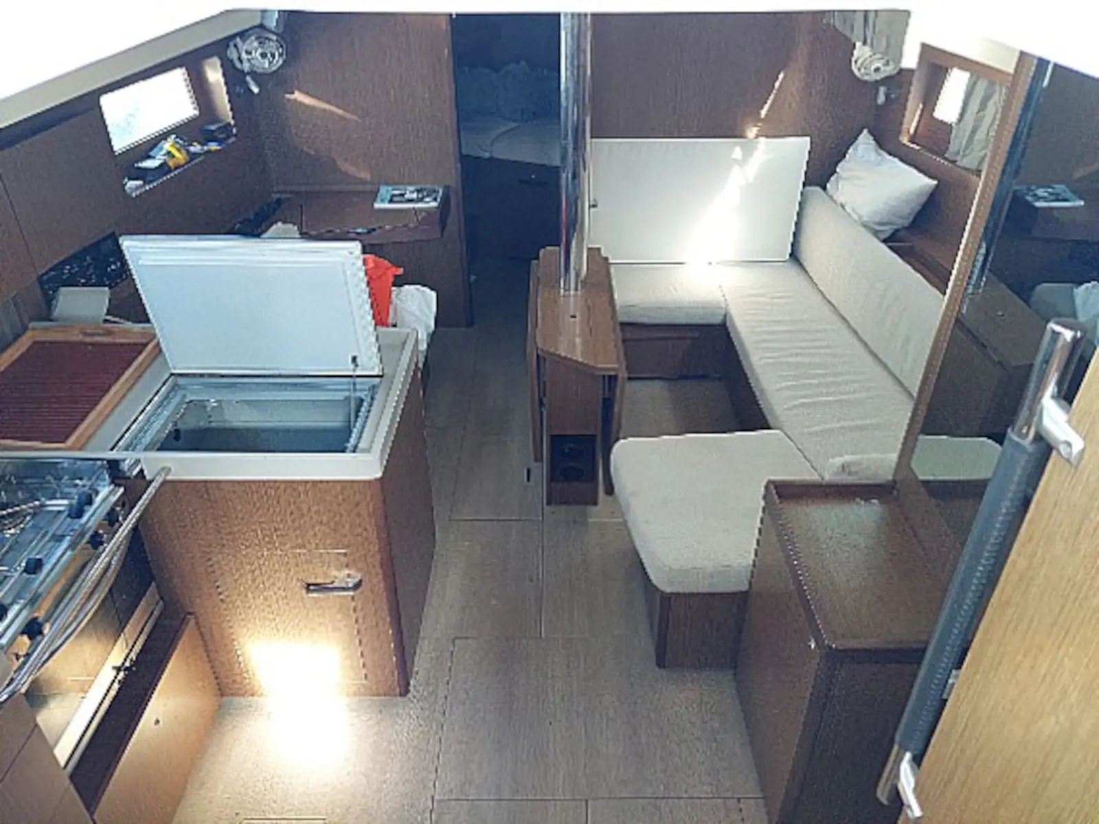 IRIS, Interior image