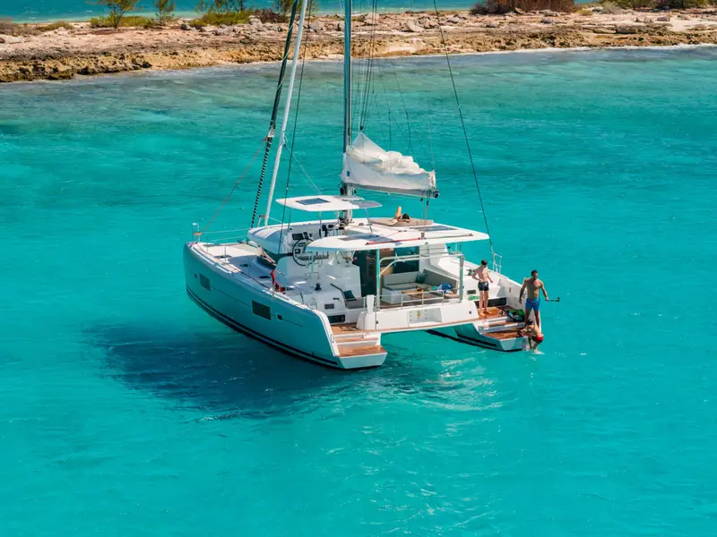 Queen Annezia, Lagoon 42