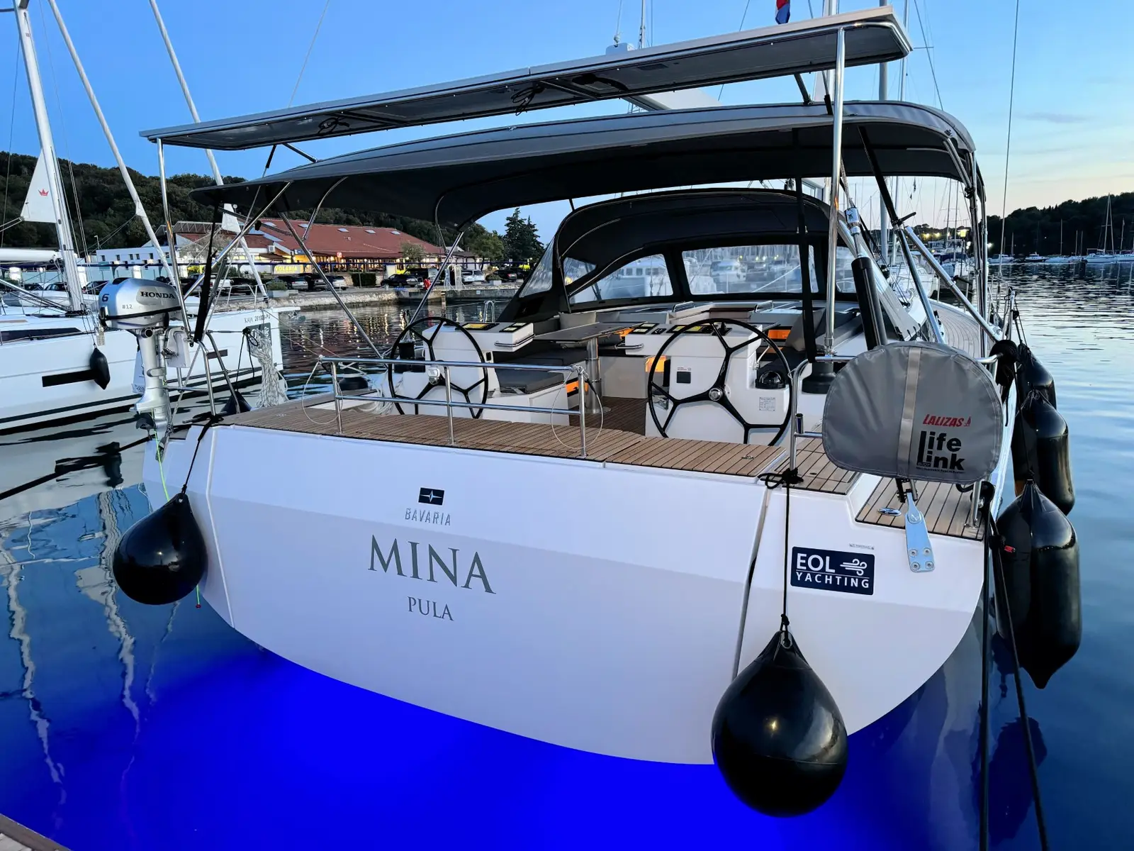 Mina, Foto 15