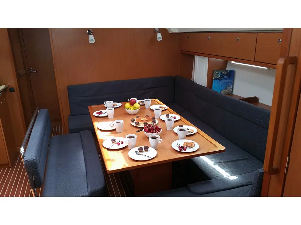 Quantum, Interior image