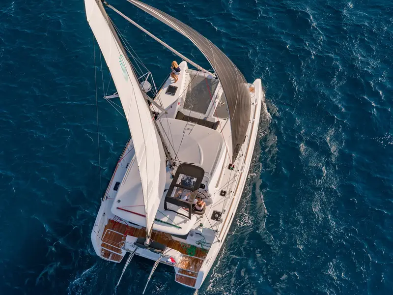 Niso, Lagoon 40