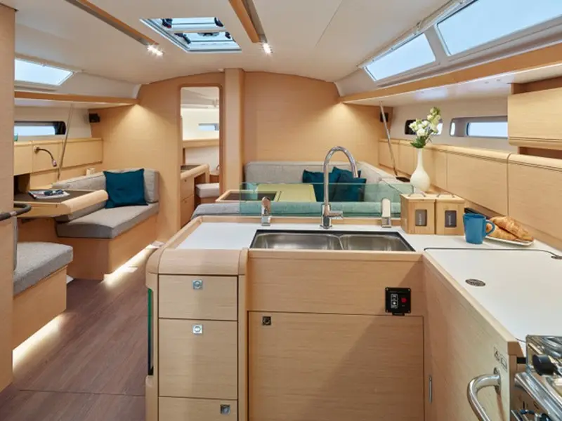 Maria 1, Interior image