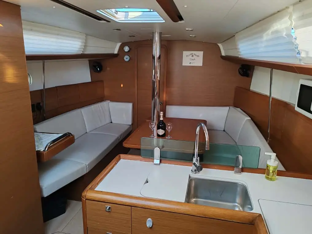Cash, Interior image