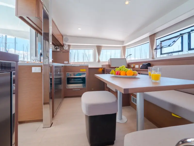 BLUE EYES , Interior image