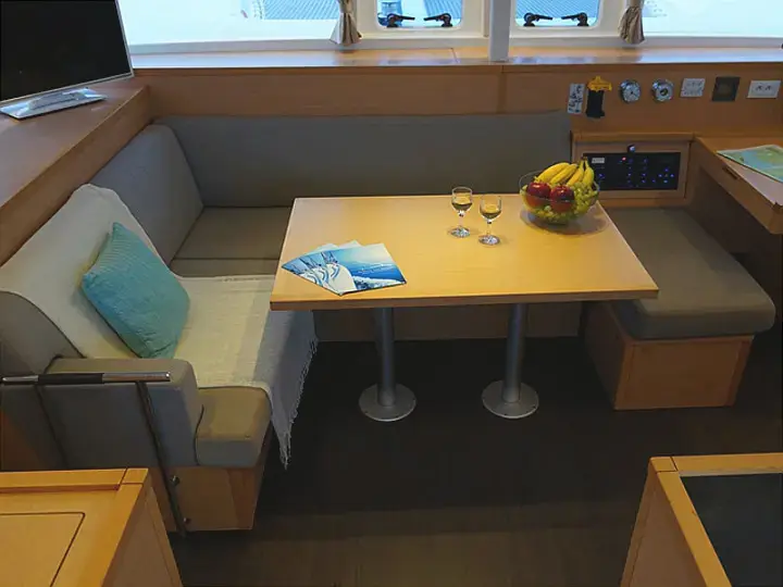Myrto, Interior image