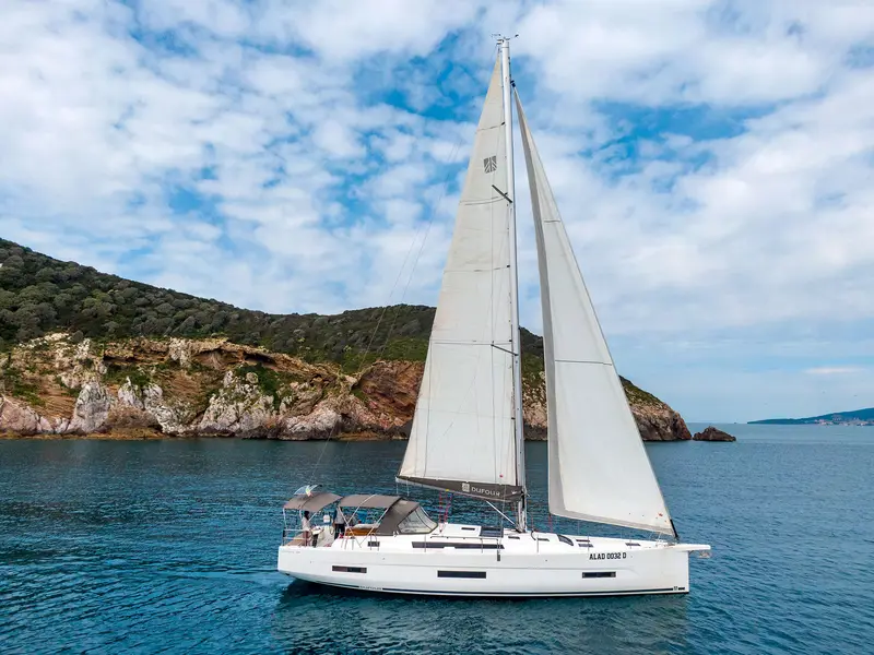 Medea - Water maker, Solar Panel, Dufour 530