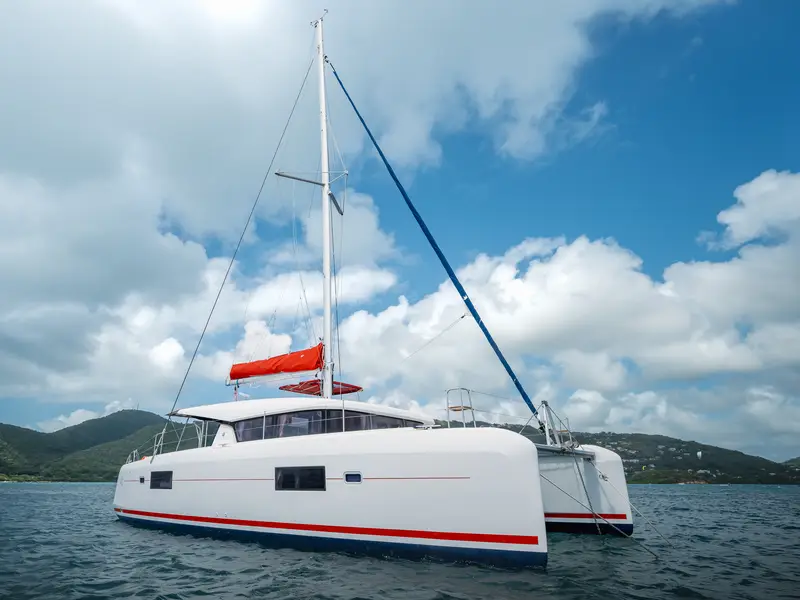 La Gloria, Lagoon 42