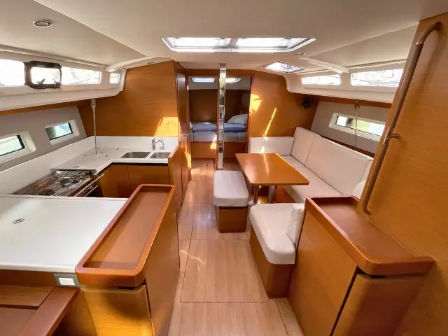Ikalos, Interior image