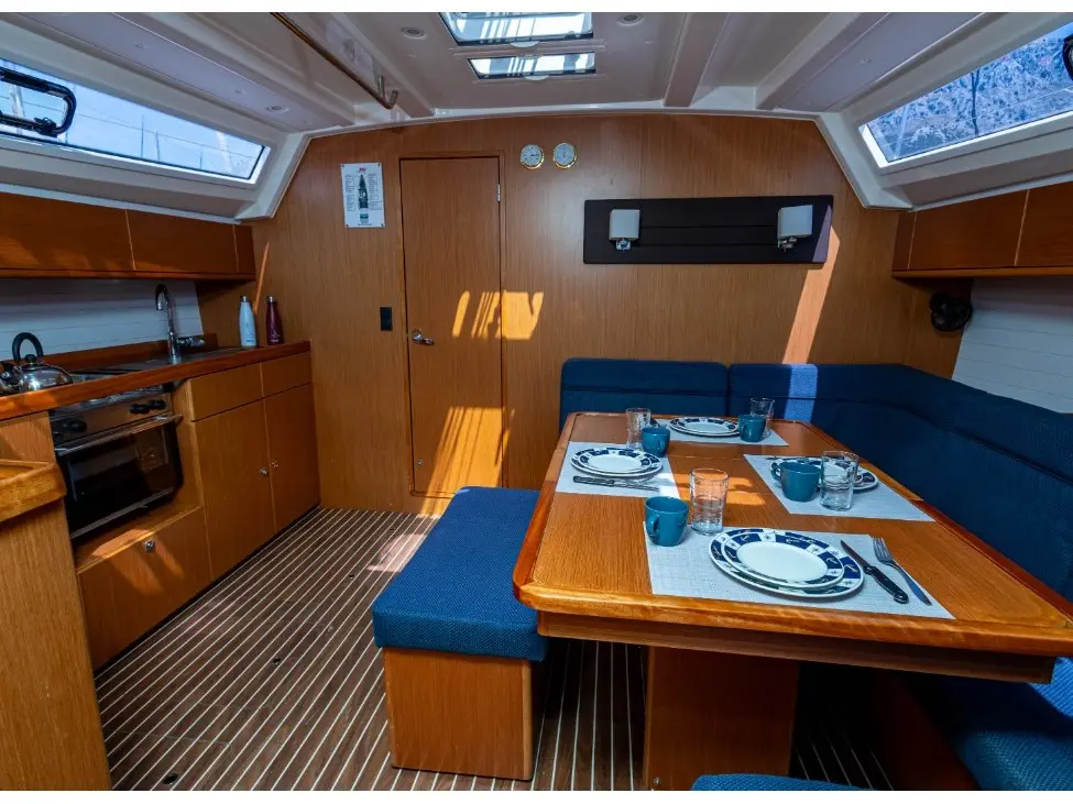 Wanderlust, Interior image