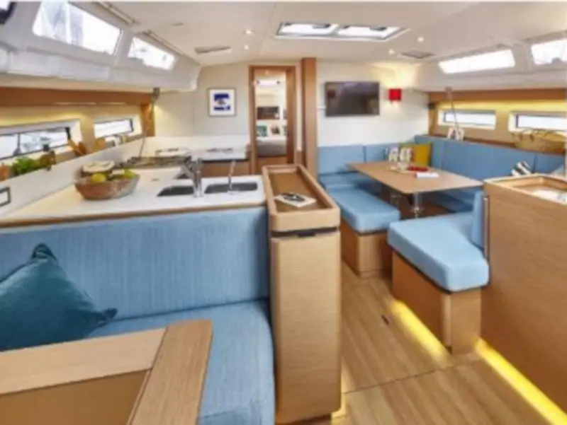 Marina 2, Interior image