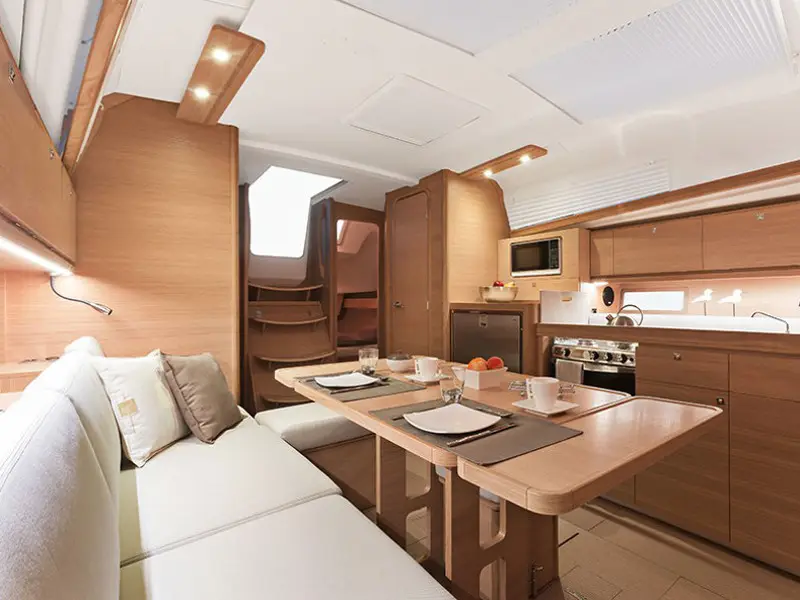 AF-D382, Interior image