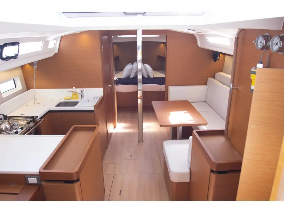 Calypso, Interior image