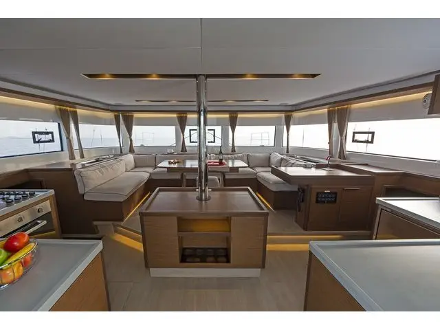 K3, Interior image