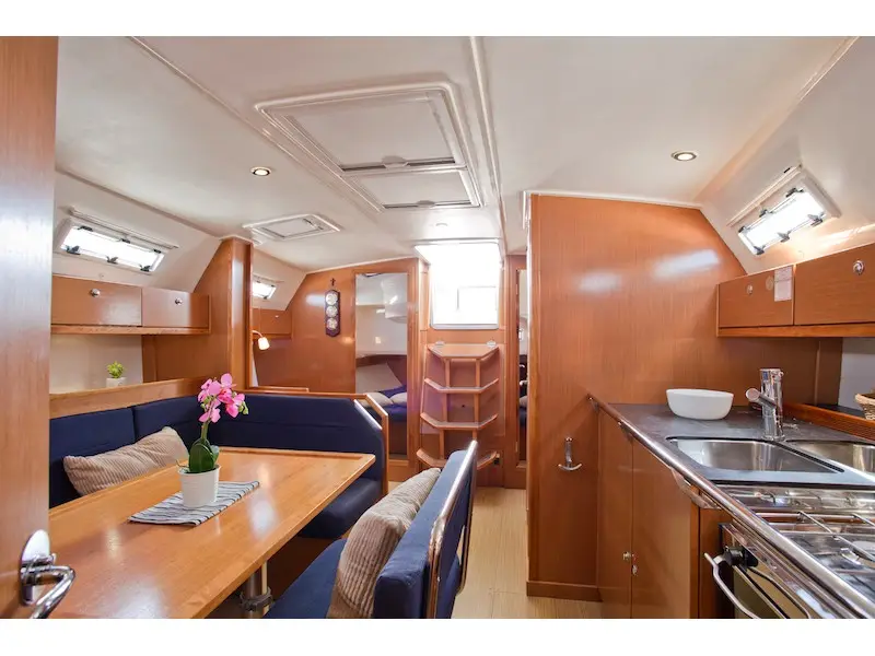 Astros, Interior image