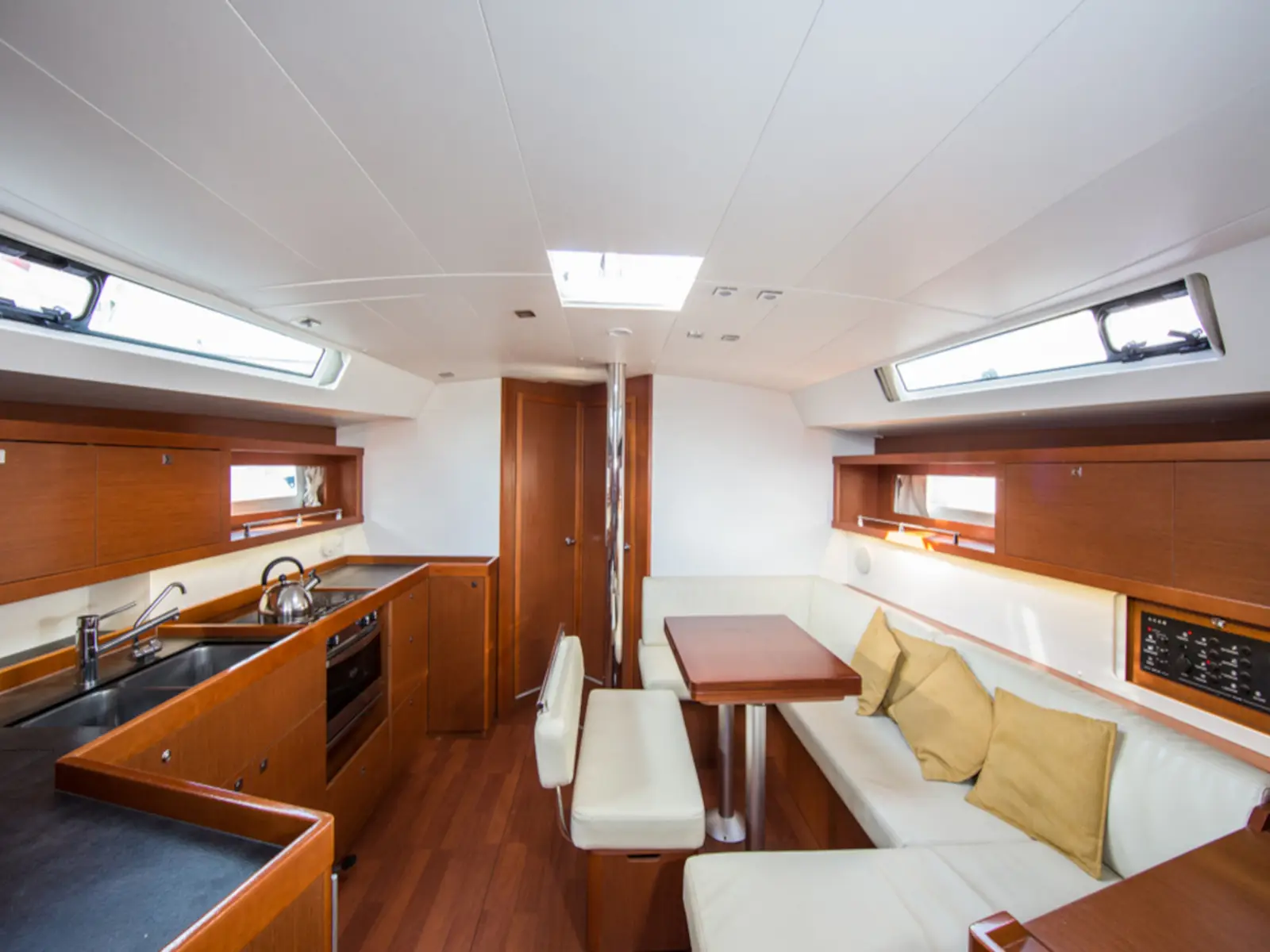 DAEDALUS, Interior image