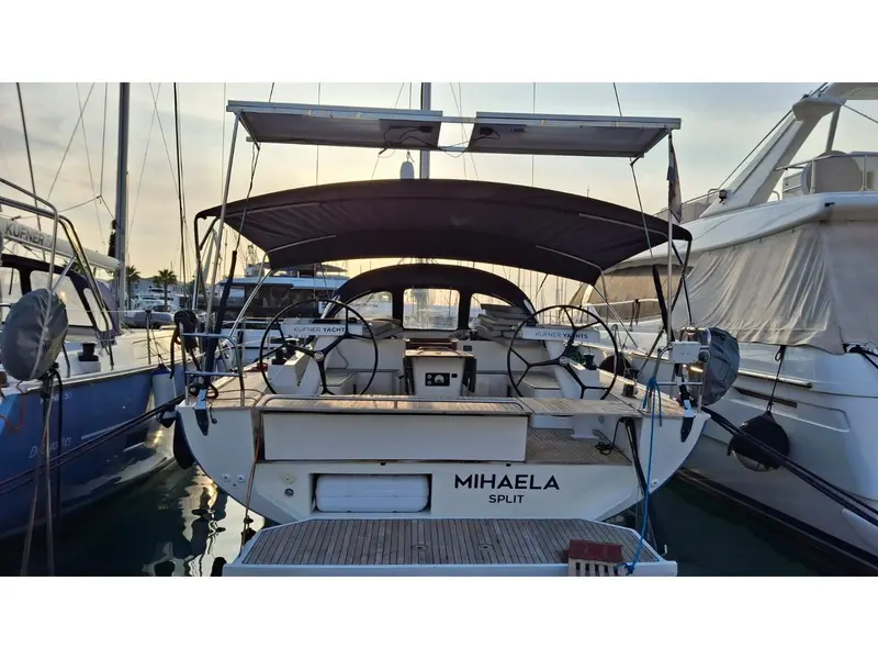 Mihaela, Main image