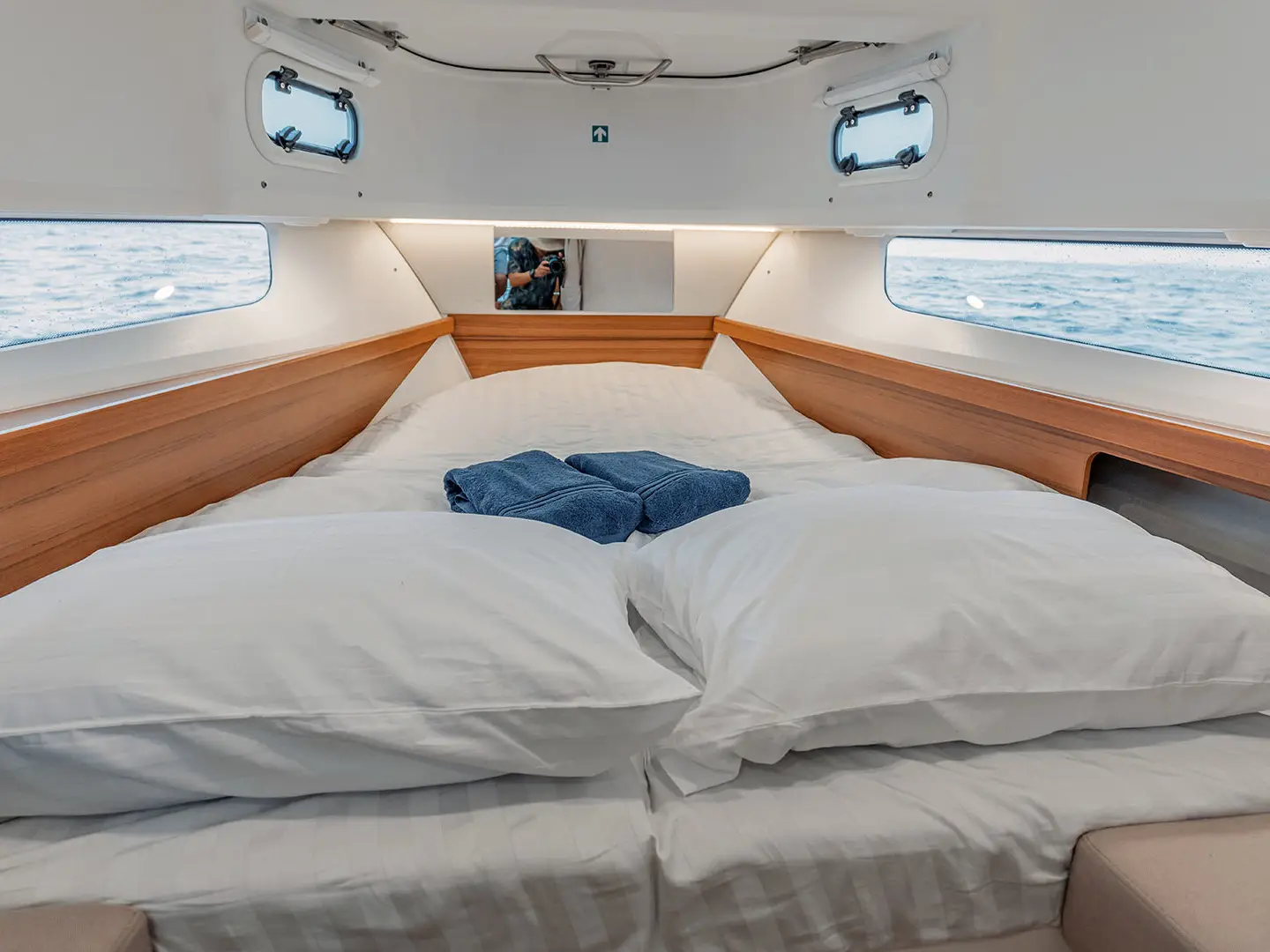 Mija, Interior image