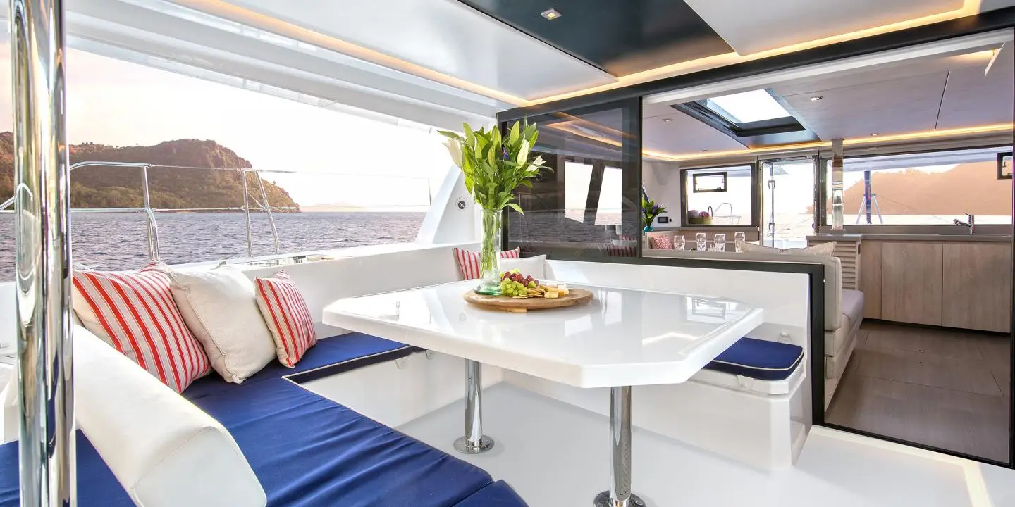 Moorings 4500L Club, Foto 9