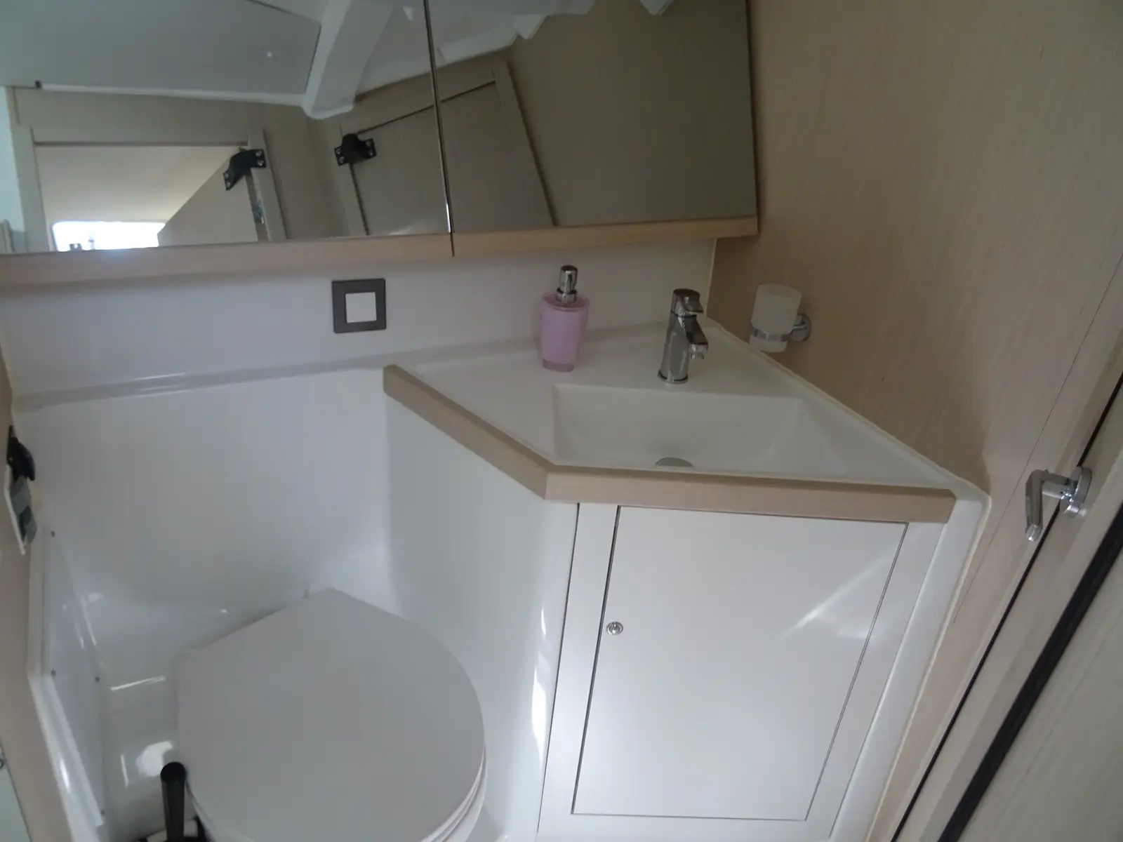 Gwennili/Owners Version, Toilet