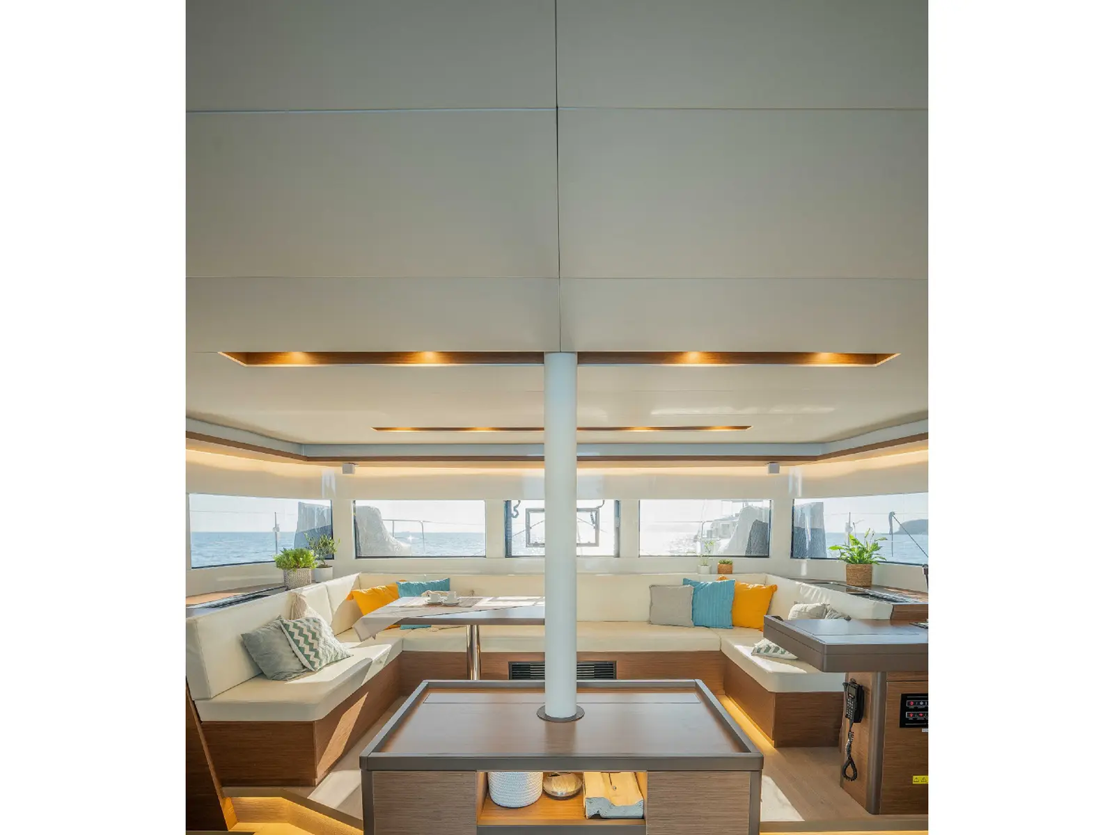 ONEIDA 2, Interior image