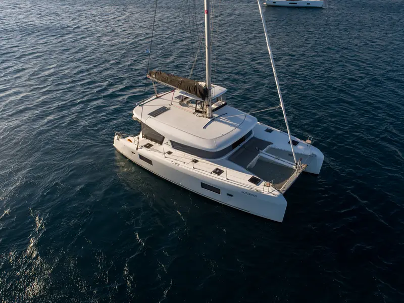 LAG IX, Lagoon 42