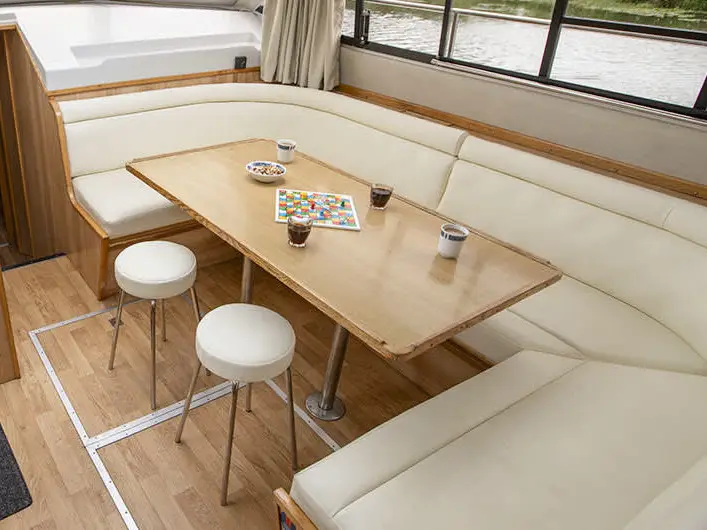 Classique Star - Budget 17, Interior image