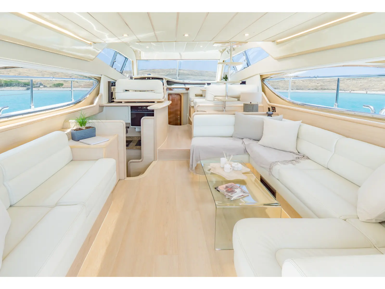 SECRET, Interior image