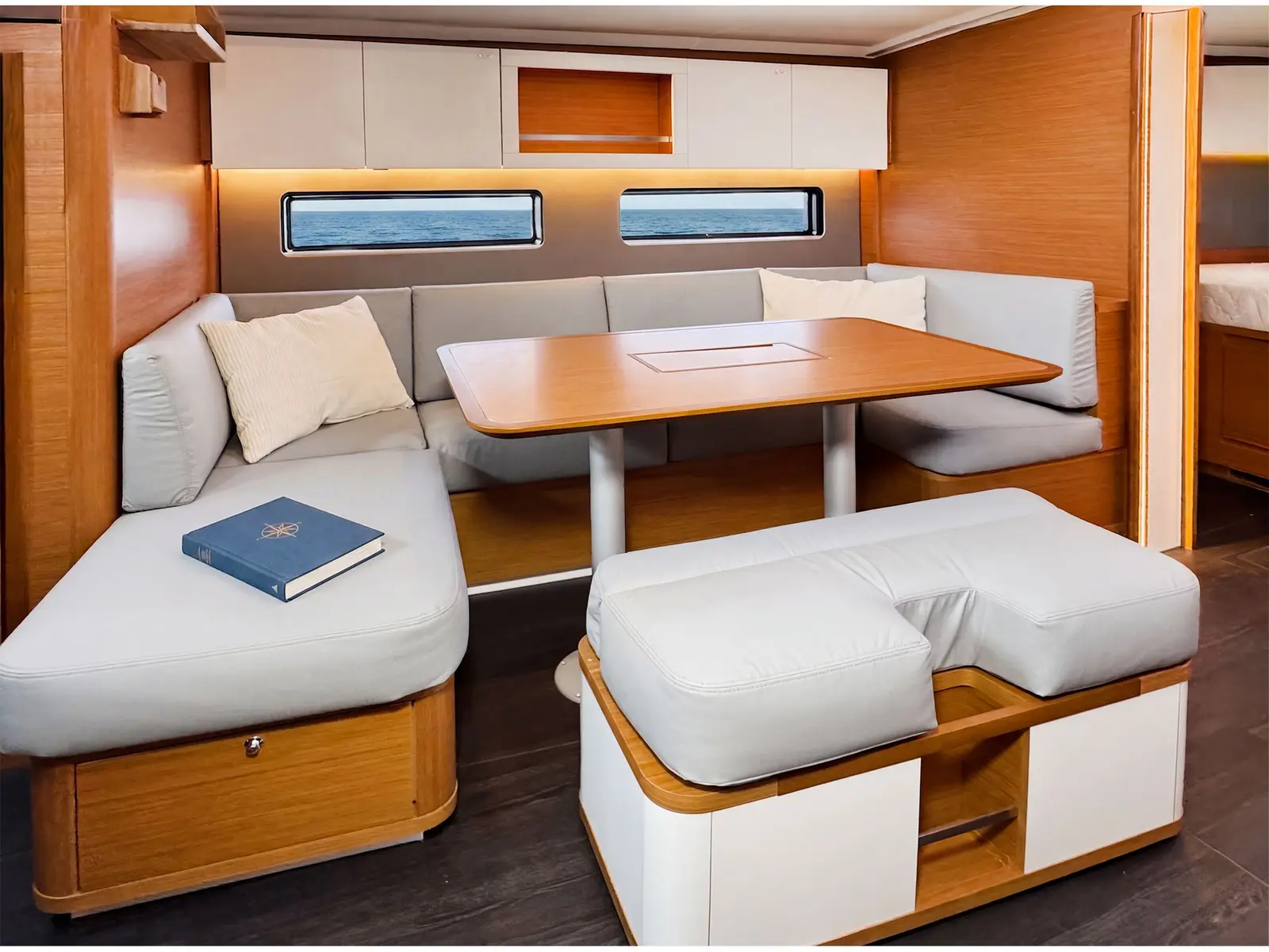 Ninive - Water maker, Solar Panel, Interior image