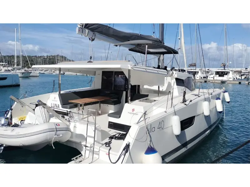 Luna, Isla 40