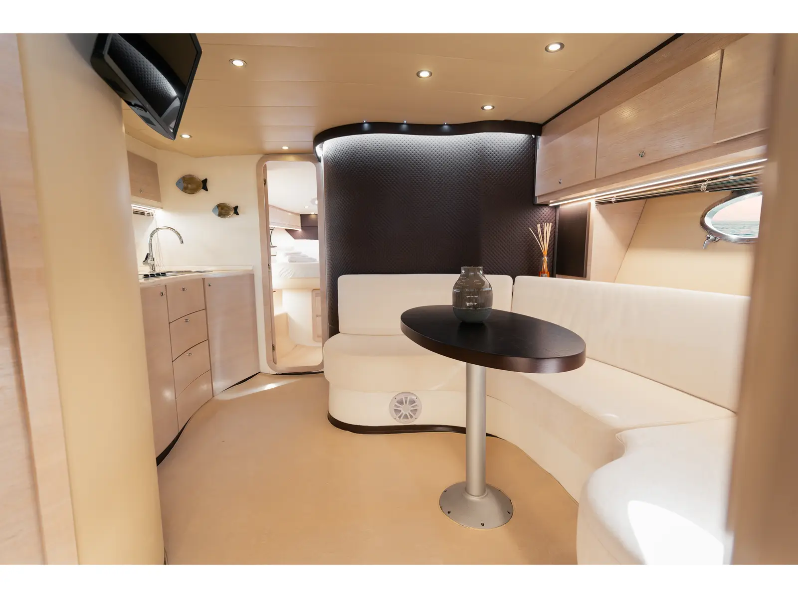 Premium, Interior image