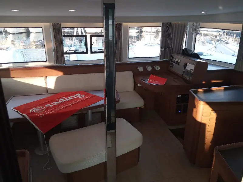 Memi , Interior image
