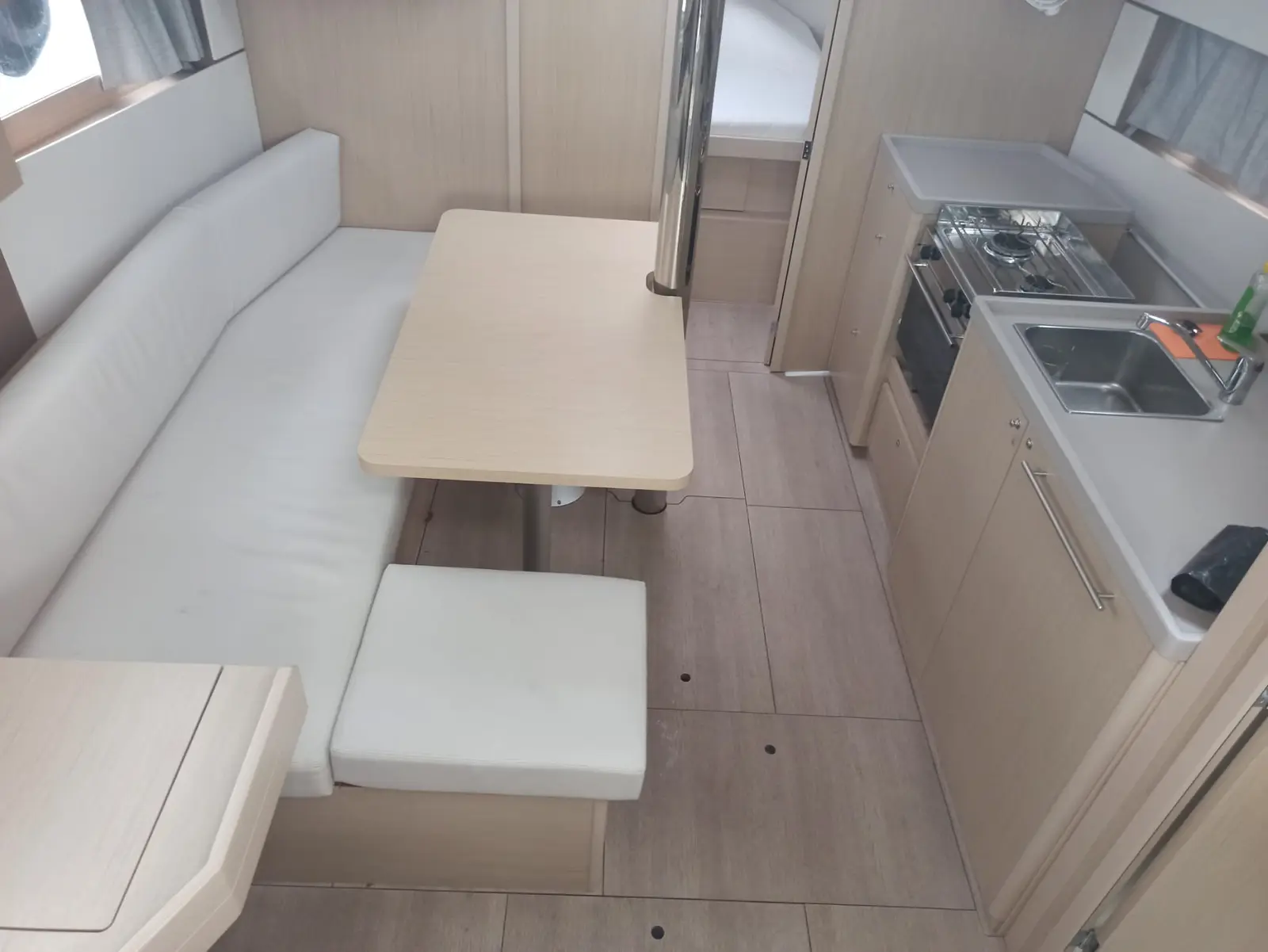 Tamara, Interior image