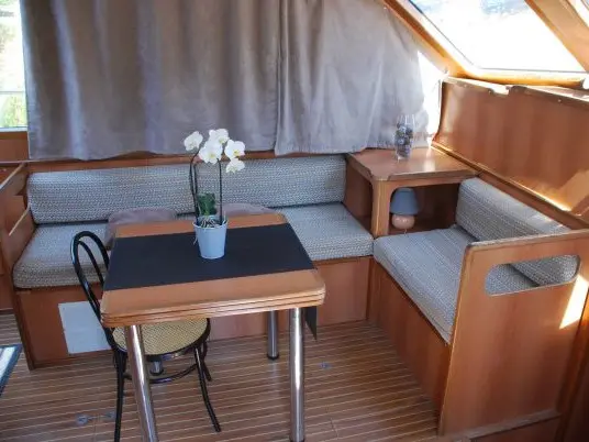 2502, Interior image