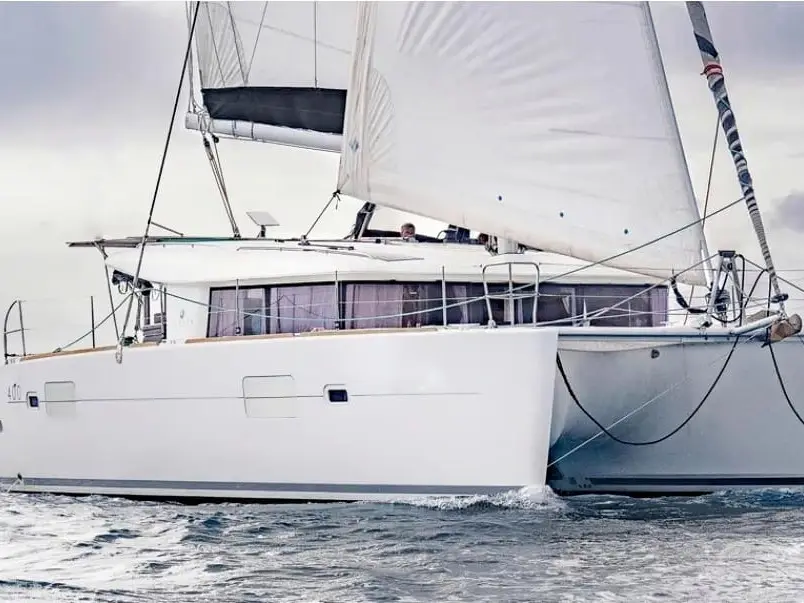 Esmeralda, Main image