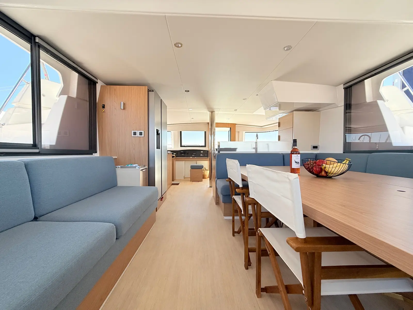 Selena, Interior image