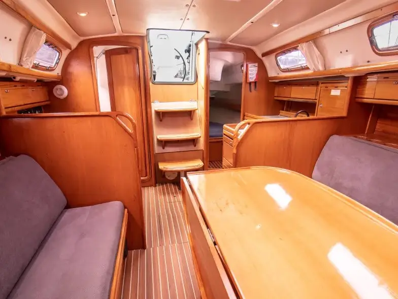 Sea Sail, Interior image