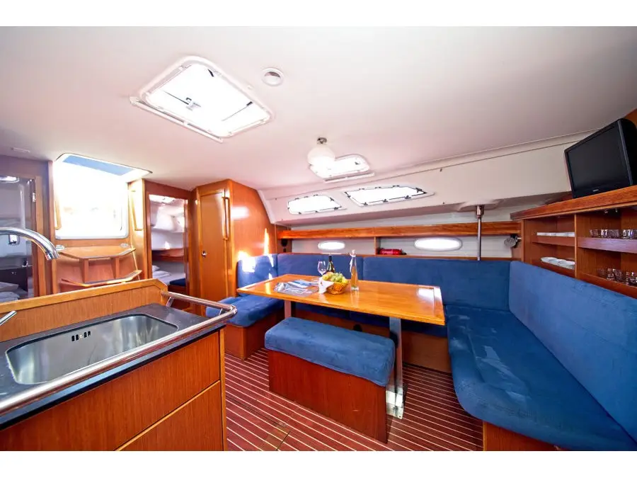 MH 22, Interior image