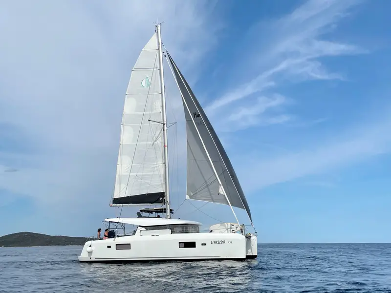 Maisha, Lagoon 42