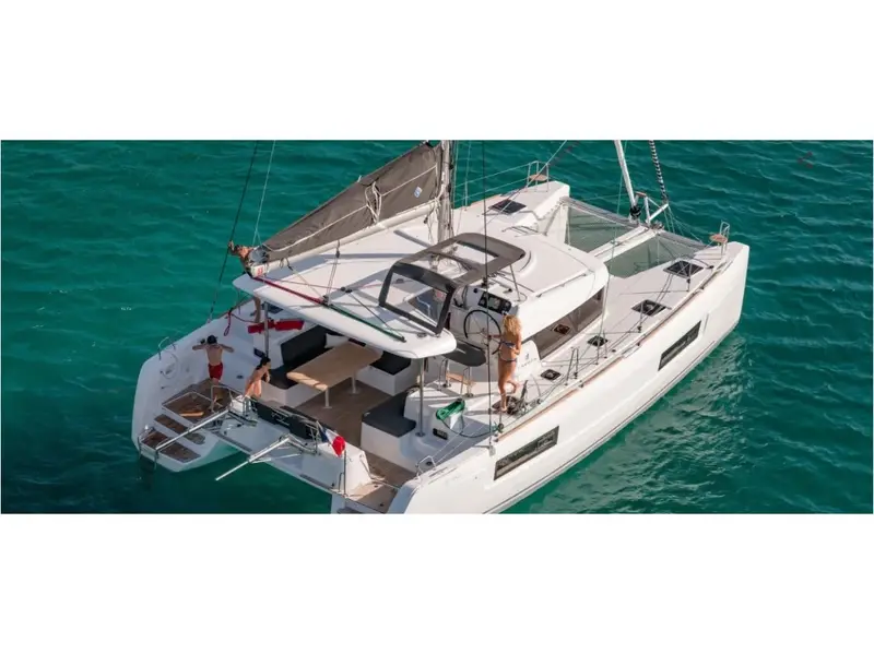 Sail Agena, Lagoon 40
