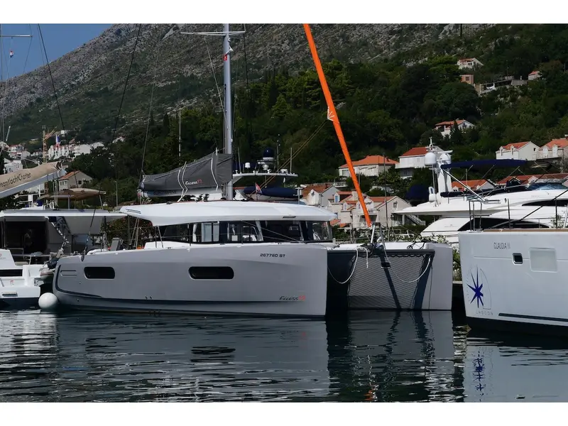 Silver Kiss, Excess 12