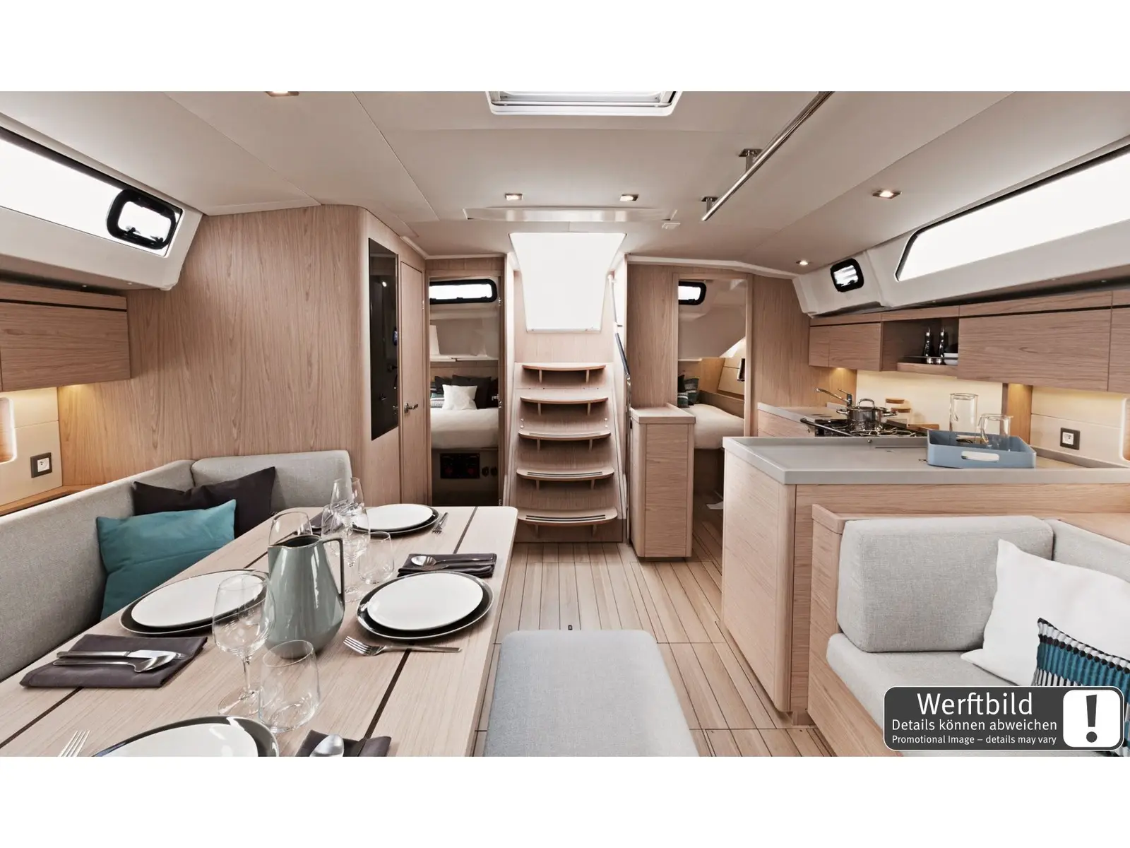 Momo, Interior image