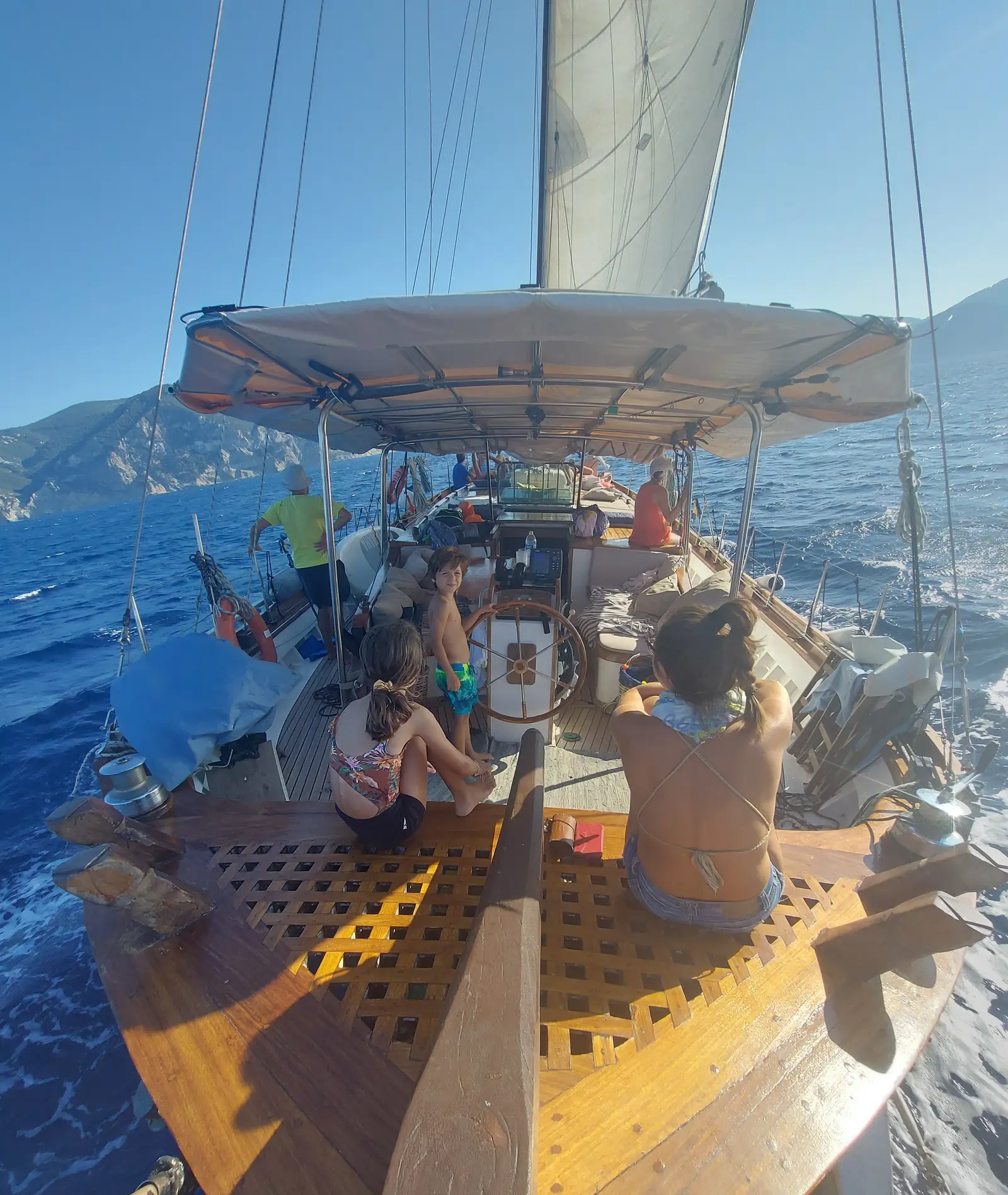 Ena, Foto 2