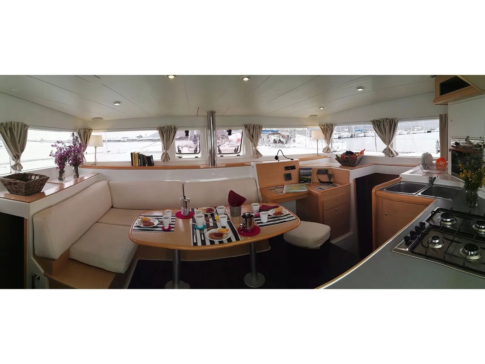 Tortuga, Interior image