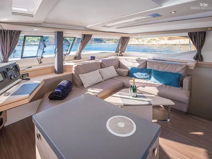 Aurora 381, Interior image