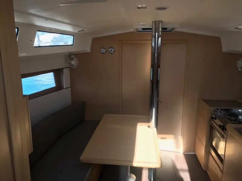 Zosma, Interior image