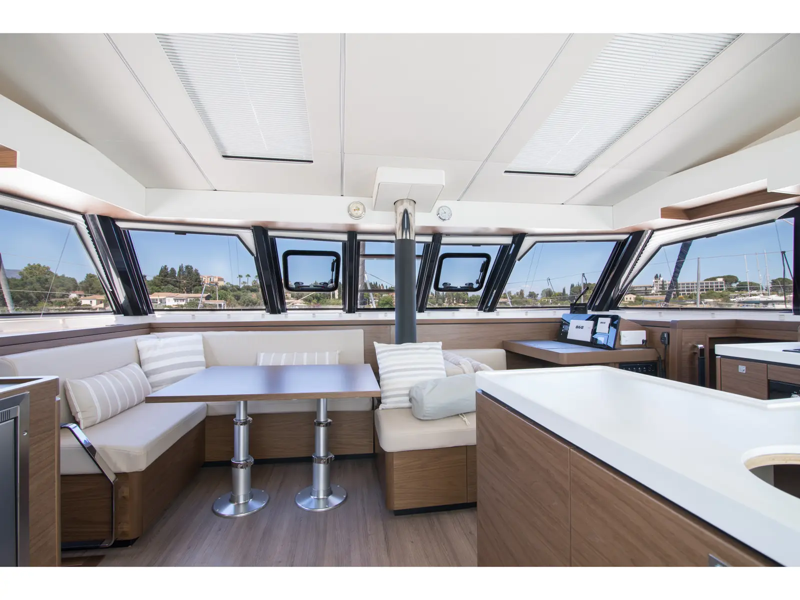 Aelia, Interior image
