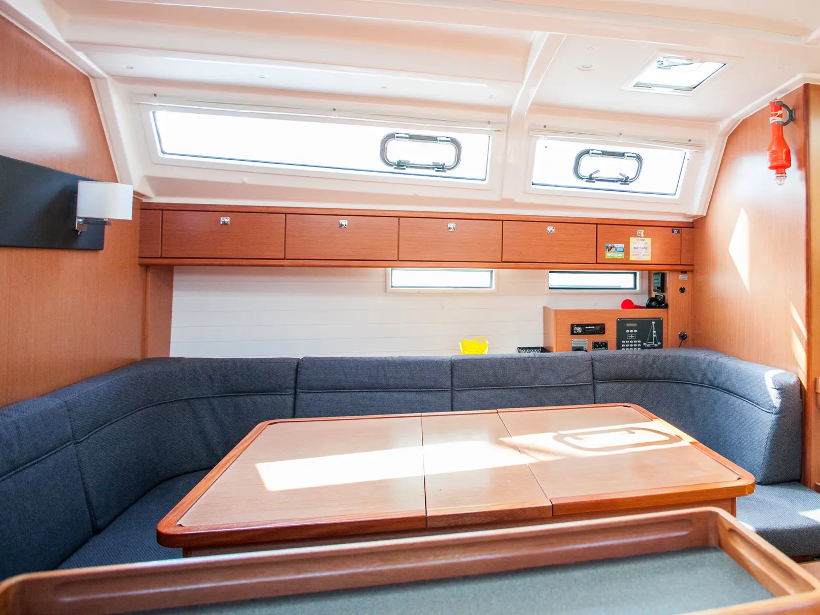 Easy Point, Interior image
