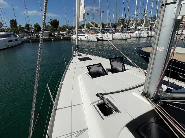Despoina, Exterior